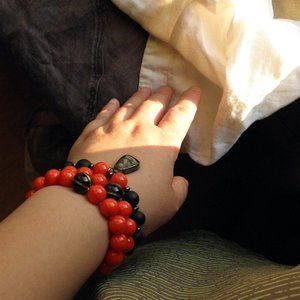 Red shell pearl & Black onyx a pair bracelet sets
